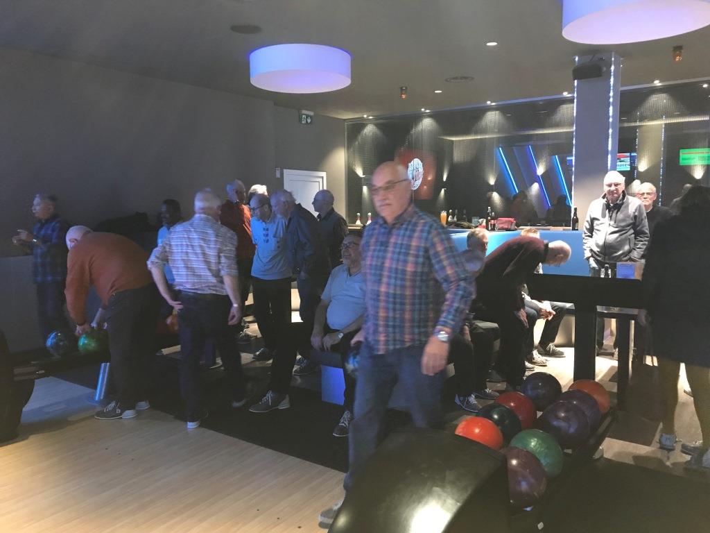 Die 55+ Turner beim Bowling